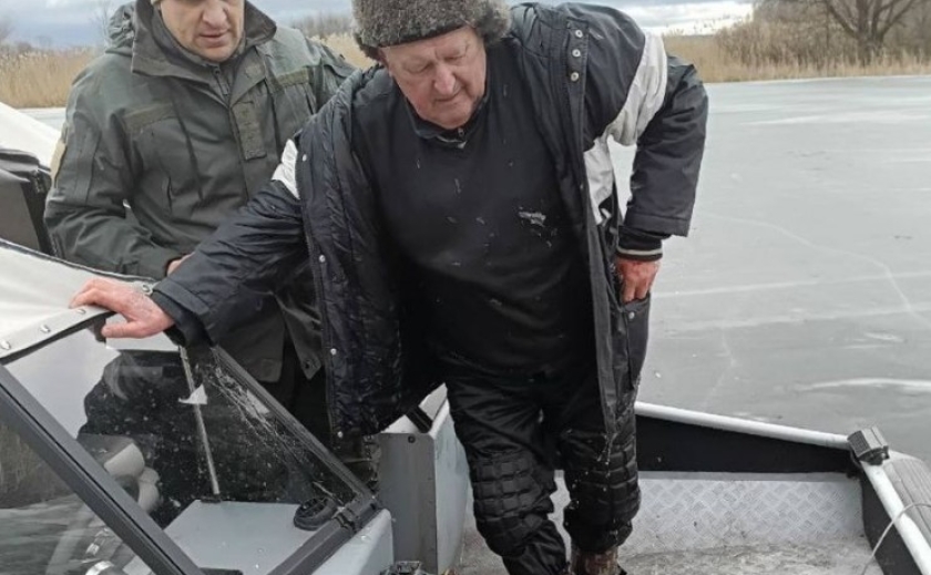Поблизу Обухівки рибалка провалився під лід